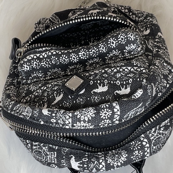 NWOT Black & White Print Purse/Detachable Crossbody Strap/Loop To Attach To Belt - Picture 8 of 9